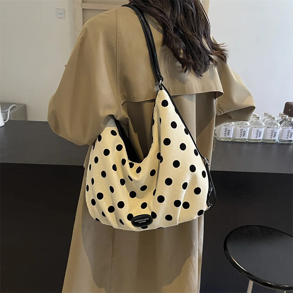 Bolsos de hombro con punta ondulada a la moda para mujer, mochilas informales versátiles y de lunares, bolso de mano de gran capacidad para mujer 2025