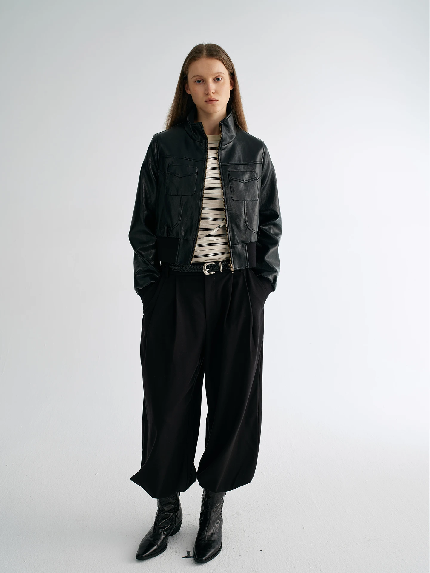 Goffrid Jaet ort de Alta Qualidade em Couro com Fio Metálico, Design Feminino Sensacional, Efeito Alongador de Pernas, Couro com Proteção Ambiental...