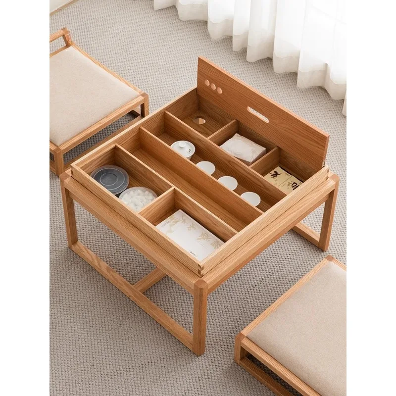 Mesa de té pequeña con balcón de madera maciza.