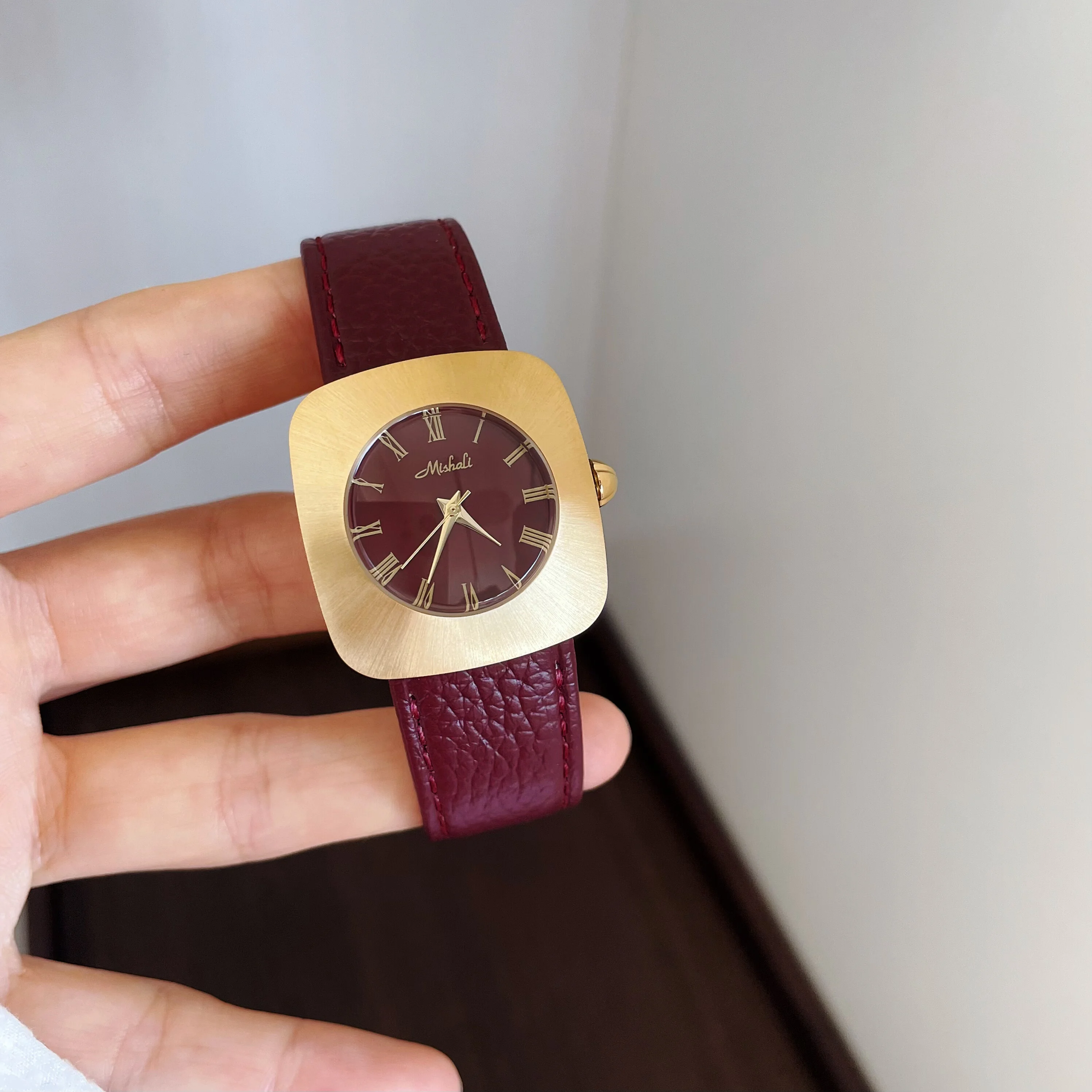 2026 High-End Simple Fashion Commuter Burgundy Leather Quartz Women'S Watch Large Dial Stainless Steel Watch Birthday Gift