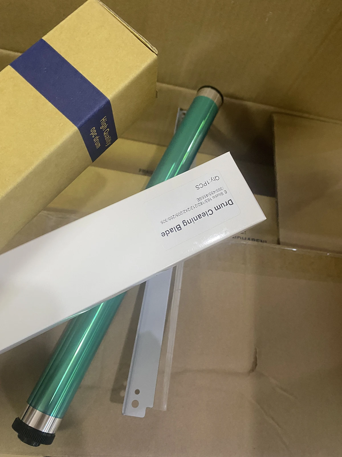 

Барабан OPC + чистящее лезвие для Toshiba E-Studio 168 208 230 280s 163 182 212 242 232 282 233 283 18 195 223 225 243 245 Цилиндр