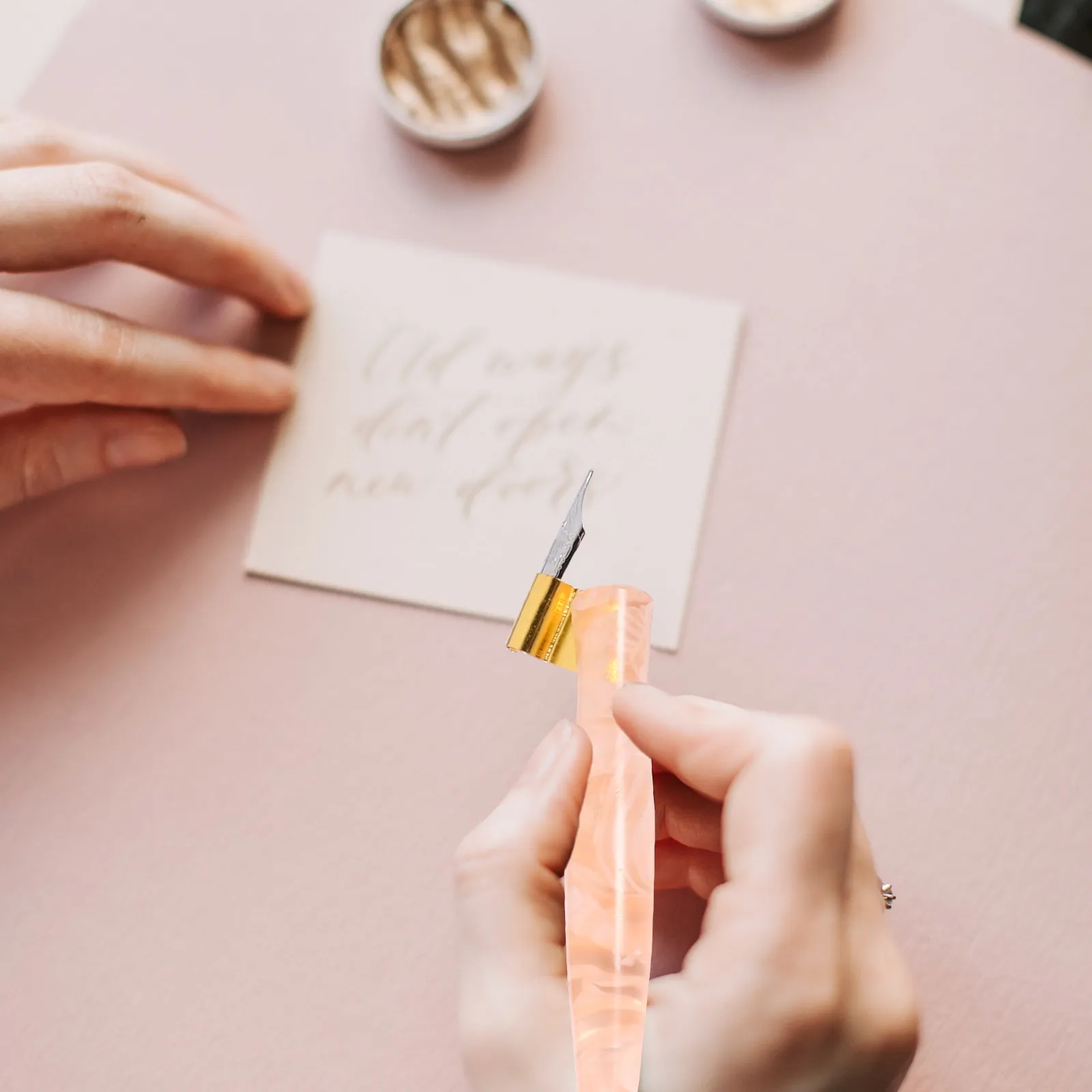 

Набор винтажных перьевых ручек (1 комплект) с 6 перьями, удобная рукоятка, высококачественный материал, для практики каллиграфии, подарки для друзей, семьи, учителей