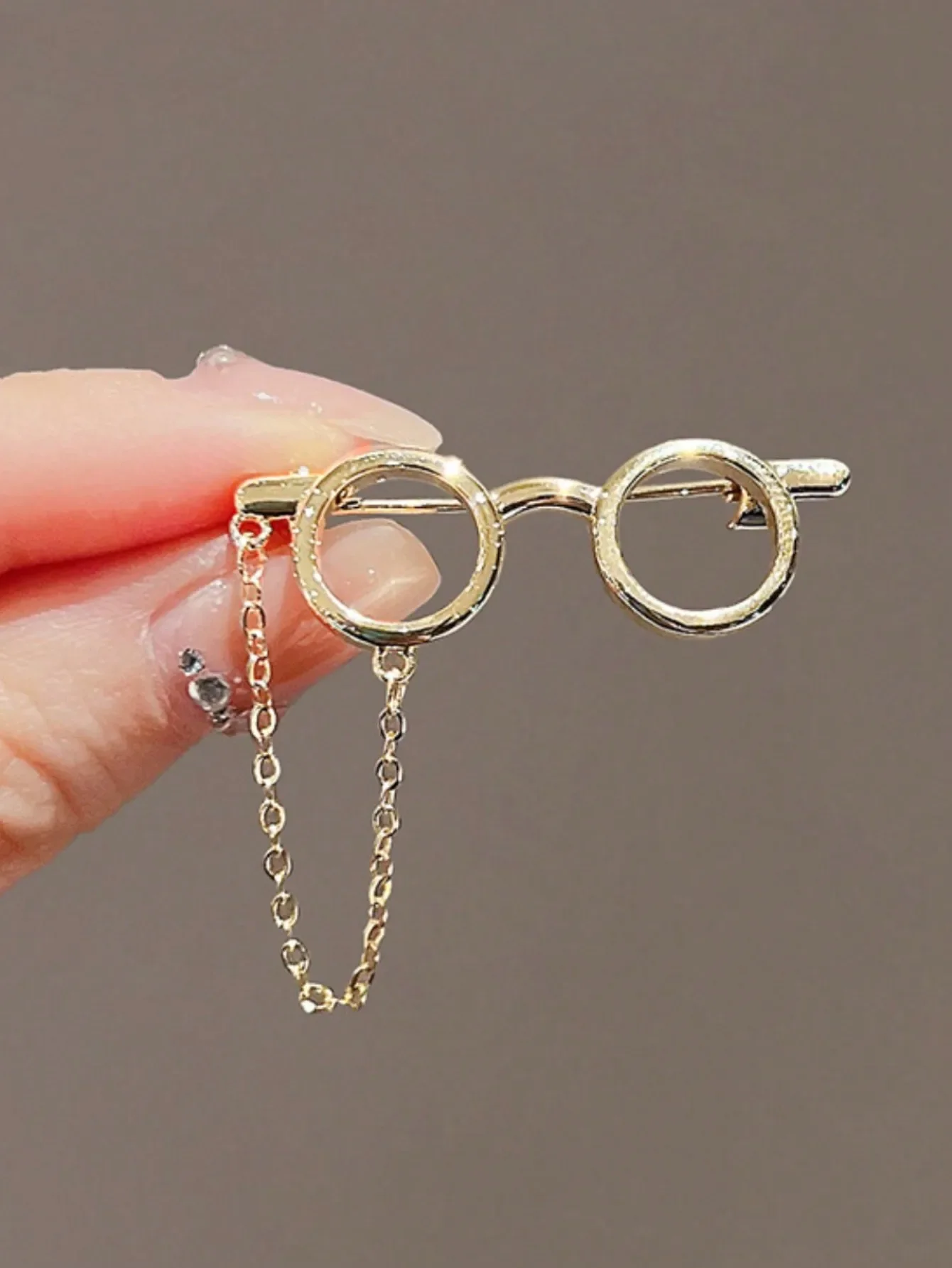 Cartoon Cute Glasses Shaped Brooch, High-End, Simple, Multifunctional, Personalized Collar Pin, Anti Glare Buckle