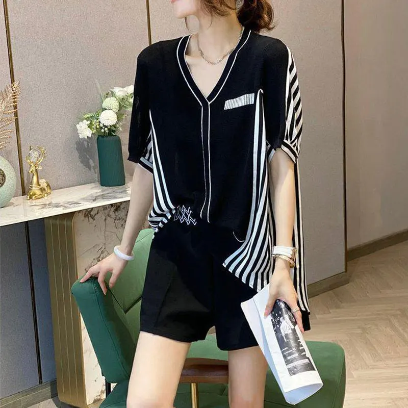 

Casual Loose Striped V-Neck Pullovers Spring Autumn Short Sleeve Female Clothing All-match Fashion Patchwork Korean T-shirt 2023