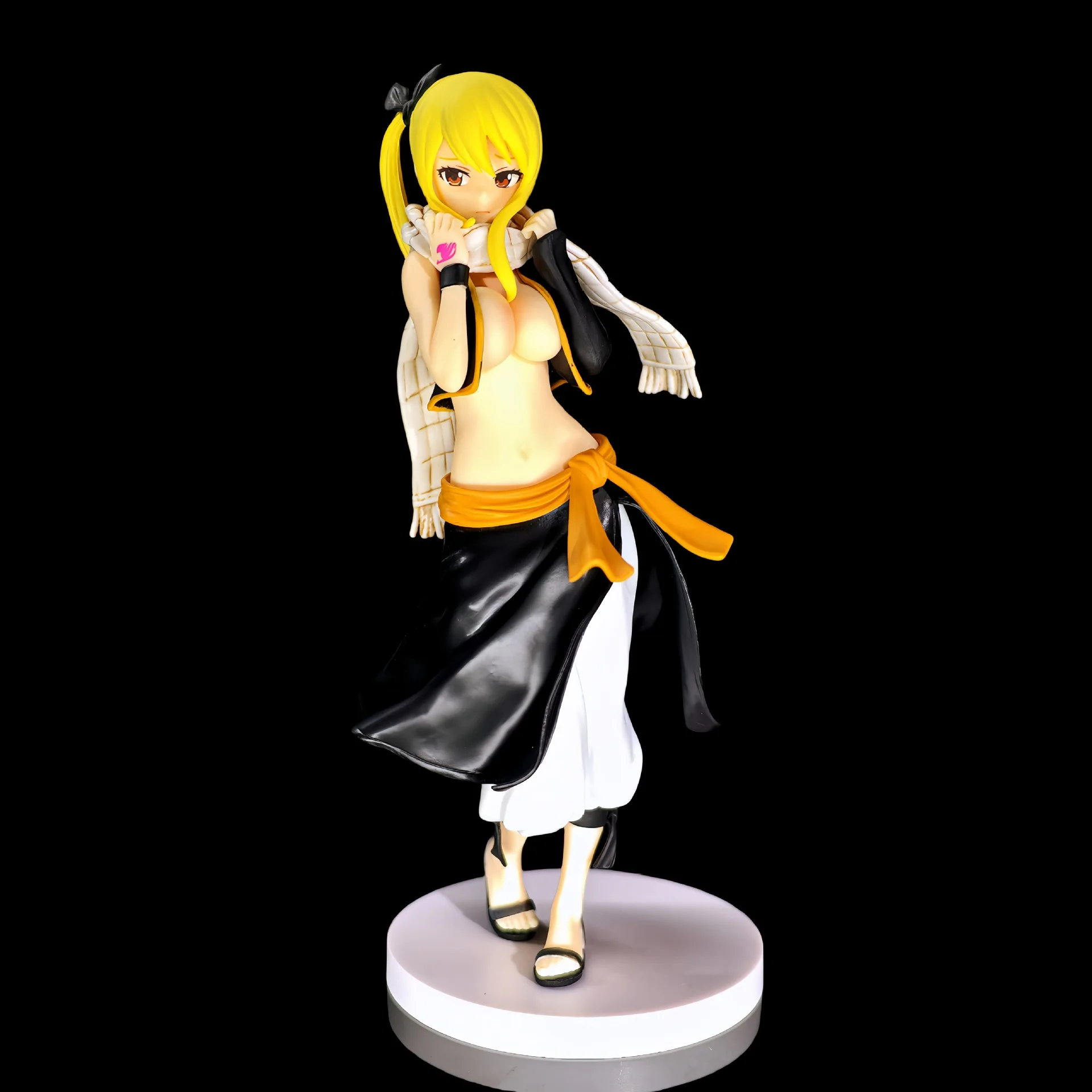 23CM FAIRY TAIL Lucy Heartfilia Herenkleding Staande Anime Handgemaakte Actiefiguren Desktop Case Decoratie Ornament Gift