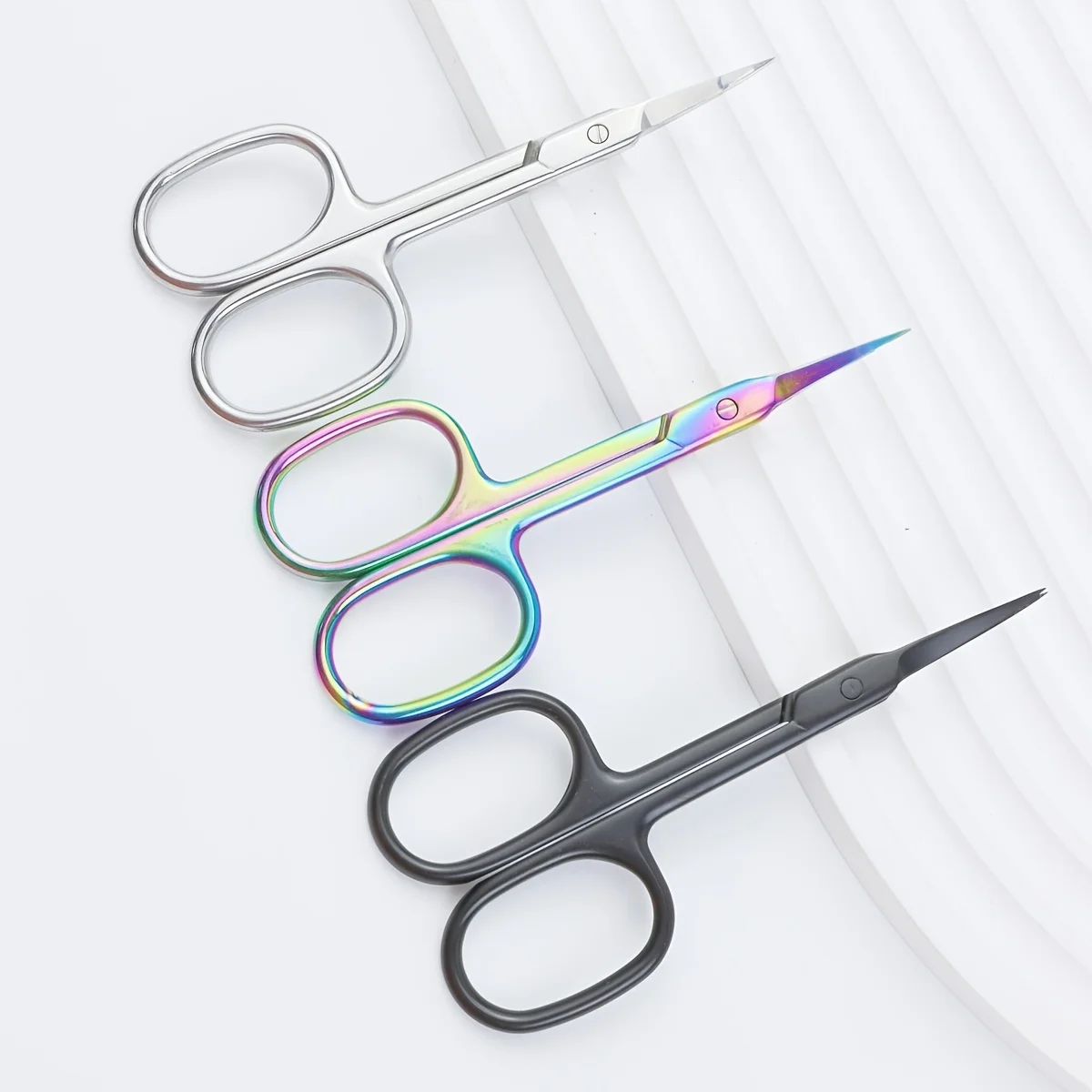 1 Stück Nagelhautschere für Augenbrauen/Wimpern/Schnurrbart, Mehrzweck-Nagelhautschere, extra fein gebogen, professionelle Maniküreschere