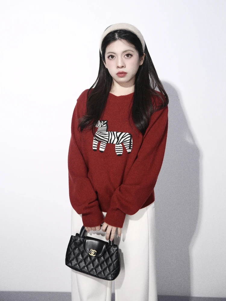 

Large Eye Cartoon Embroidered Knitwear Loose Korean Sle New Year Red Sweater Soft Polyester Fiber Long Sve round Ne