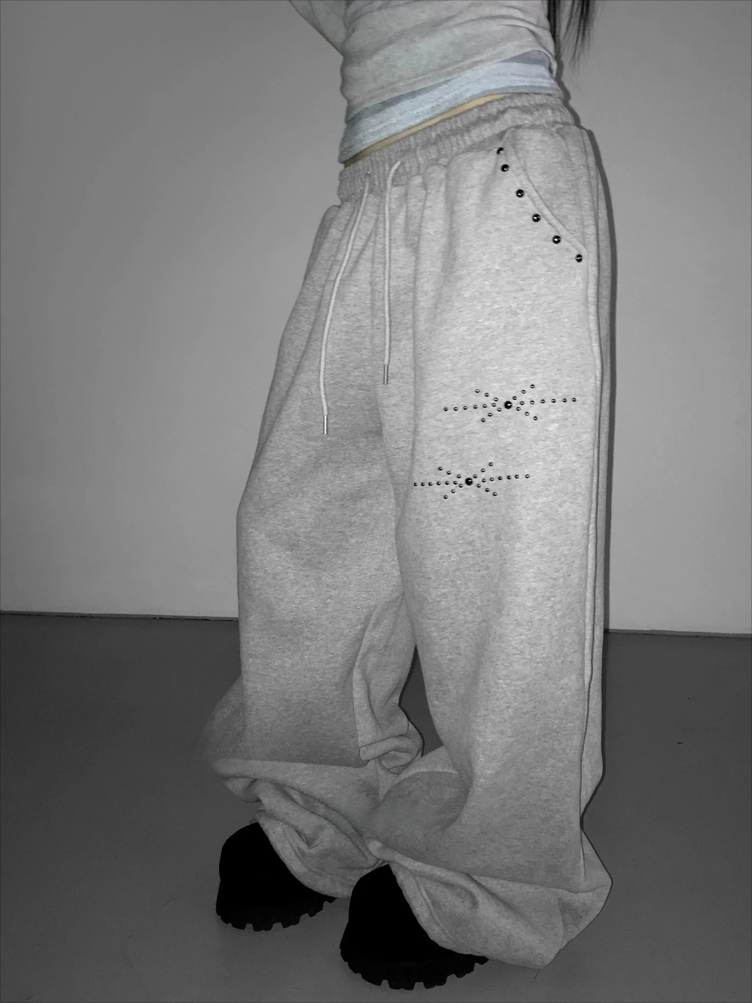 Y2K Women Korean Streetwear Wide Leg Sweatpants Baggy Oversized Rivet Pants Harajuku Grunge Joggers Trousers Acubi 2000s Clothes
