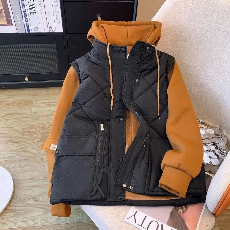 เสื้อโค้ทแฟชั่นฤดูหนาวปี 2025 แบบต่อผ้าหนา อุ่นสบาย สไตล์ยุโรป มีฮู้ด ดีไซน์สองชิ้นในตัวเดียว ผ้าฝ้าย สำหรับผู้หญิง