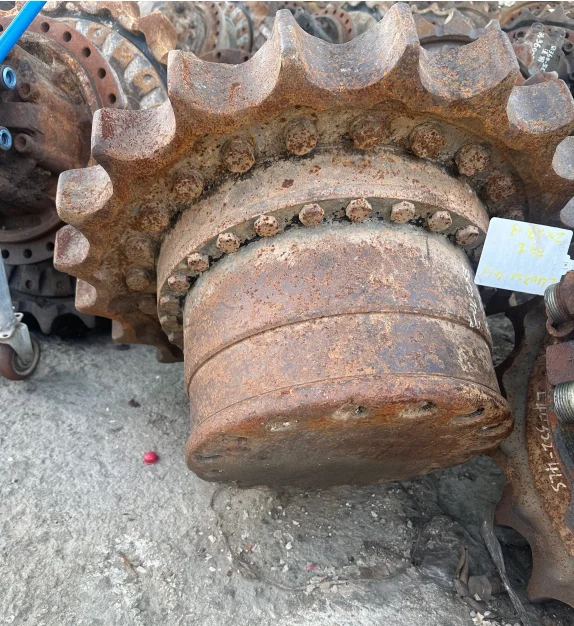 

Б/у аксессуары для экскаваторов Hitachi ZX270-3, гидравлический ходовой двигатель, конструкция шестерни с центральным приводом, в комплект входит поворотный клапан главного насоса