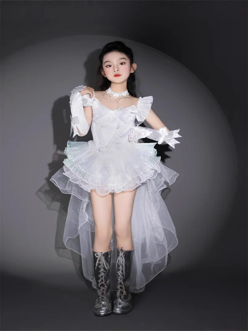 สไตล์เจ้าหญิง T-stage กลุ่มสาวแสดงชุดสีขาว Peng Peng ผ้าไหมเข็มขัดหางรักถั่ว Lolita ดอกไม้งานแต่งงานวันเกิด styli