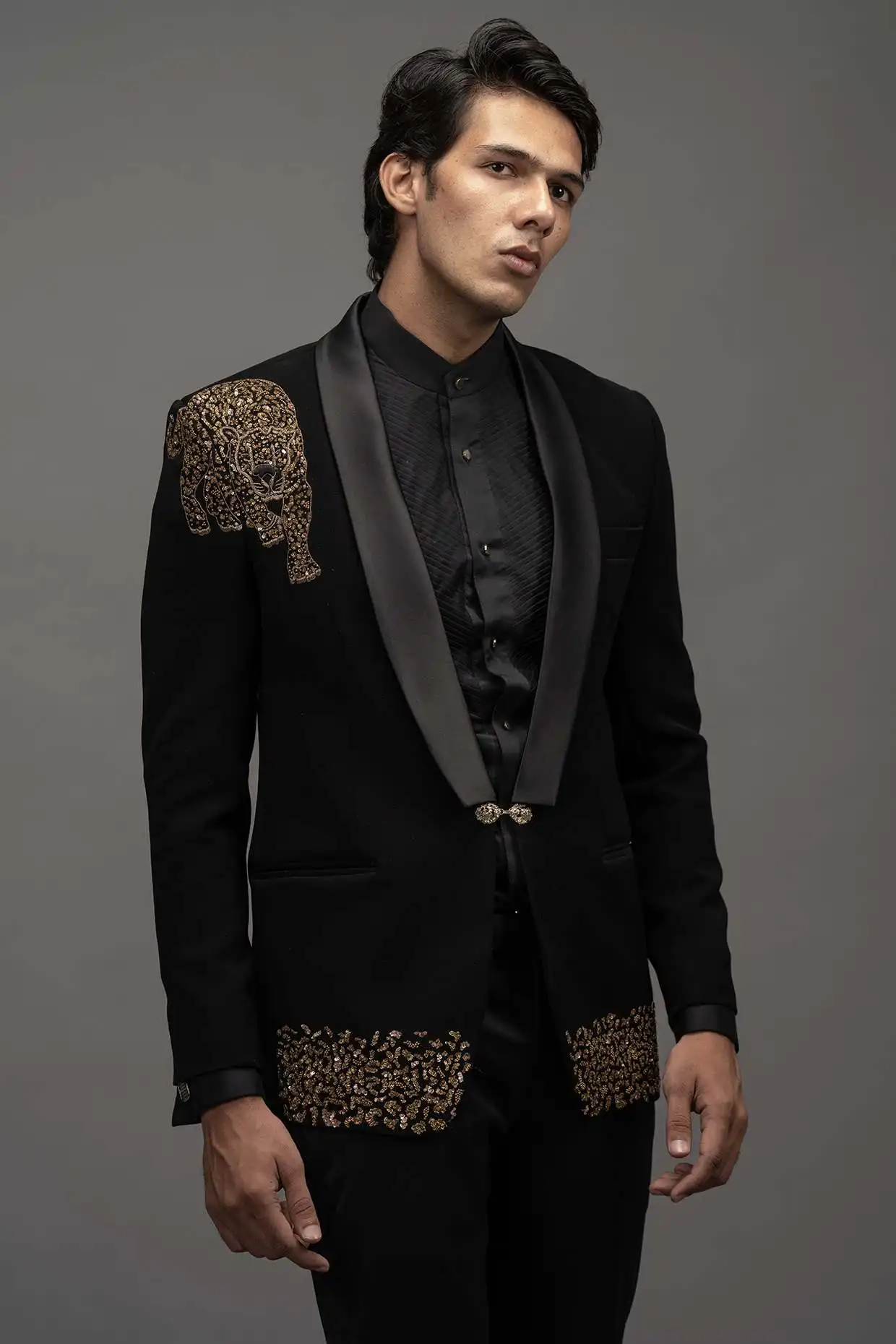 Gold Beading Mens Wedding Tuxedos Satin Shawl Lapel Prom Birthday Jacket Groom Wear 2 Pieces Black Pants