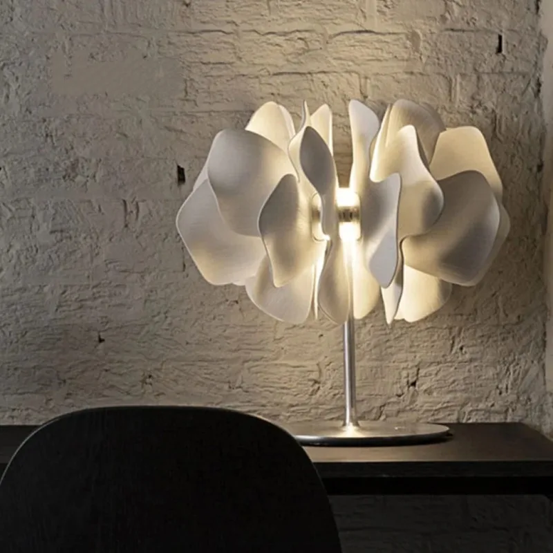 Modern simple petal desk lamp, living room lamp, ceramic study desk lamp