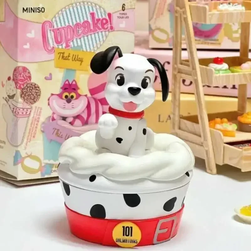 Original Disney Cupcake Serie Blind Box Dumbo Lucifer Katze Anime Figur Kawaii Mystery Box Raumdekoration Sammlung Modell Puppe