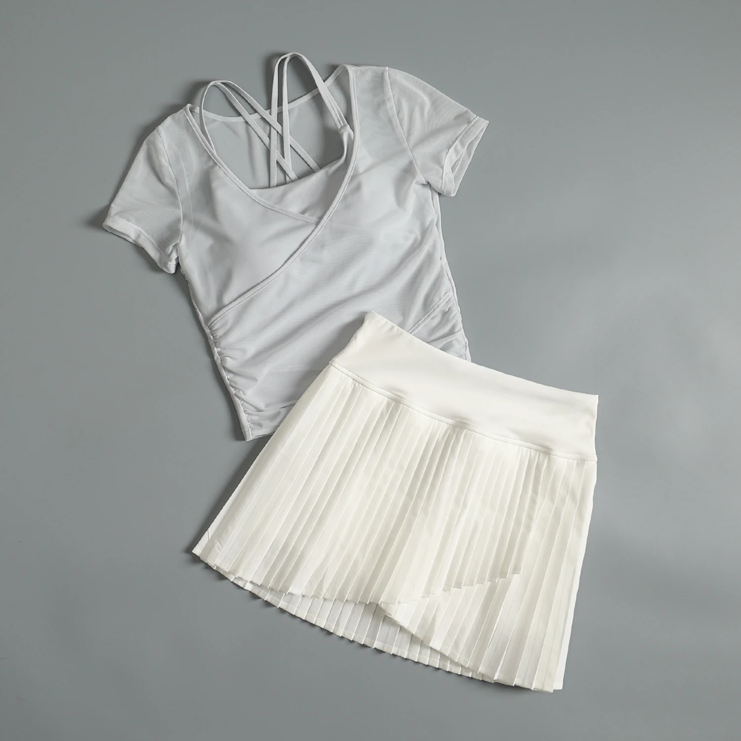 ヨガフィットネススーツ女性のための新しい夏のランニング速乾性半袖高価値バドミントンスポーツウェア