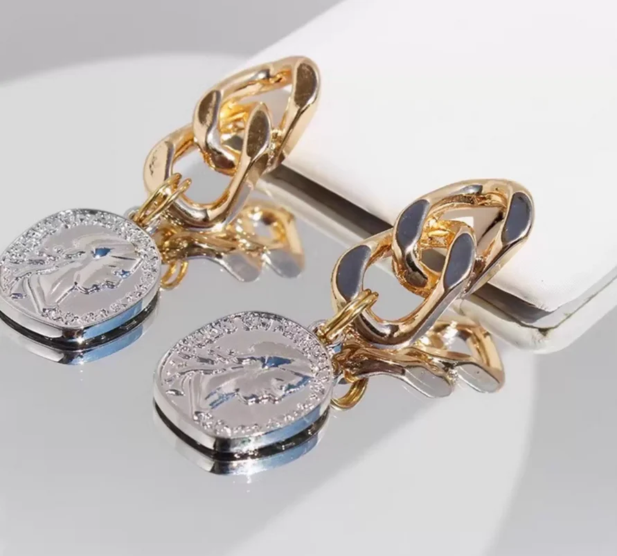 Orecchini con monete d'oro con ritratto in rilievo retrò, orecchini a catena alla moda e alla moda