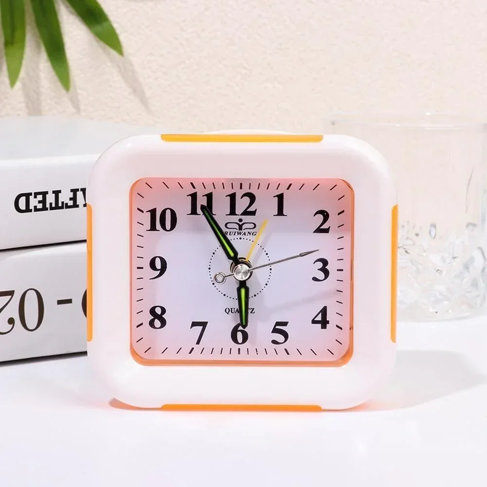 Alarm Clock Silent Quartz Alarm Clock with Night Light and Snooze Function Small Bedside Clock for Peaceful Mornings