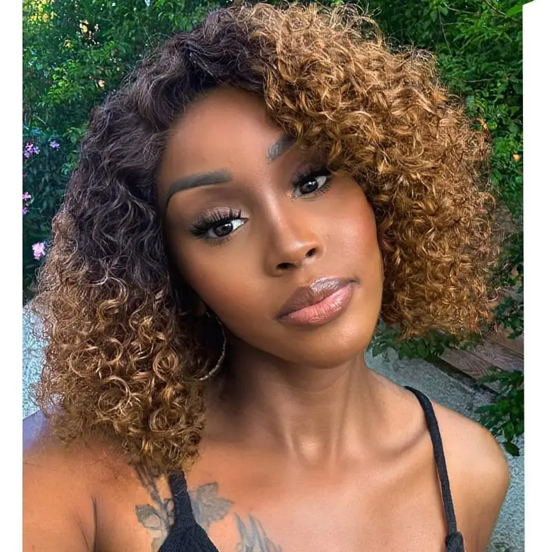 for African women, brown side-parted short hair, small curly wig, in stock from the manufacturer