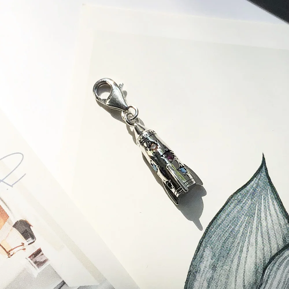 Anhänger, bunter Charme in Form einer Rakete, 925er Sterlingsilber, brandneu, farbenfroher, hochwertiger Schmuck für Damen und Herren, Bohème-Geschenk. – Detail 7
