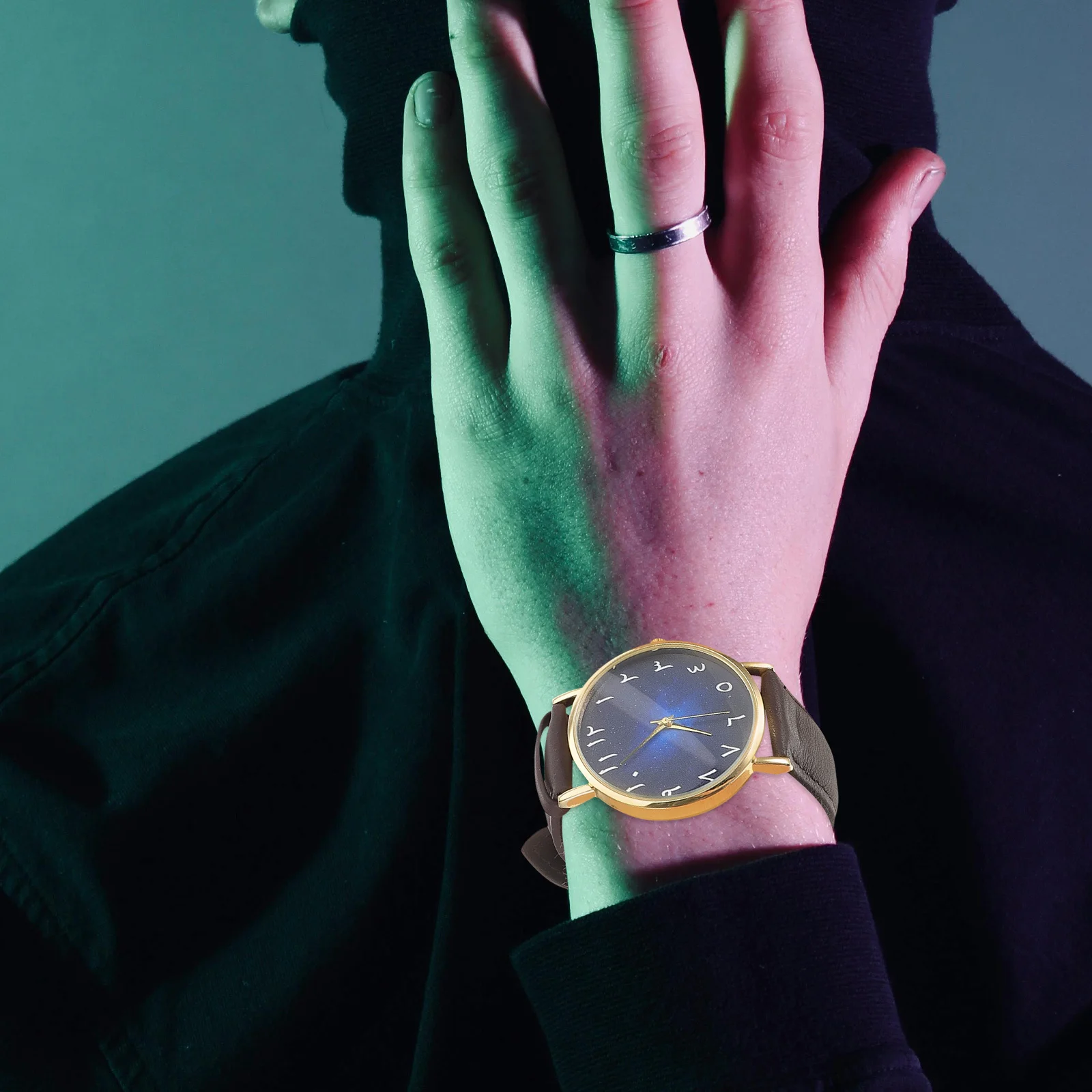 

Dial Wrist Watch Comfortable Adjustable Strap Fine Workmanship Leisure Watch Adults Fashionable Wrist Ornament