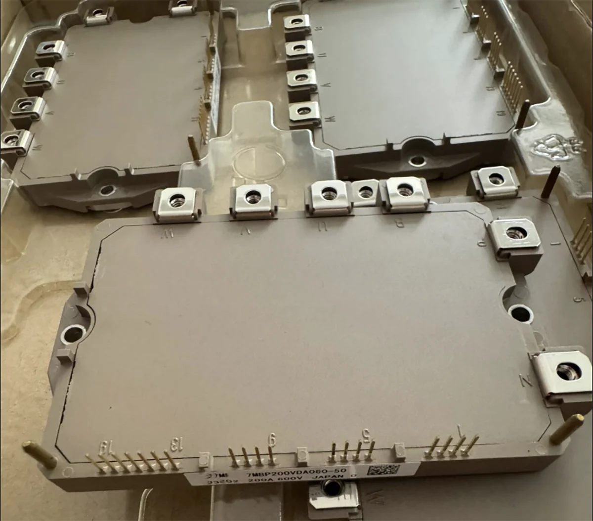 

1 шт. 7MBP100VDA060-50 7MBP150VDA060-50 7MBP200VDA060-50 новый 100% гарантия качества