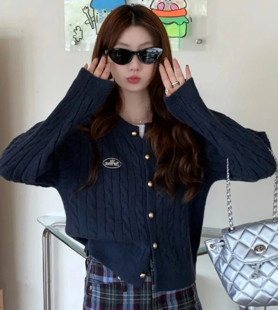 

Korean Style Anti-Aging Twisted Design Small Gold Buckle Women's Knitted Sweater Coat