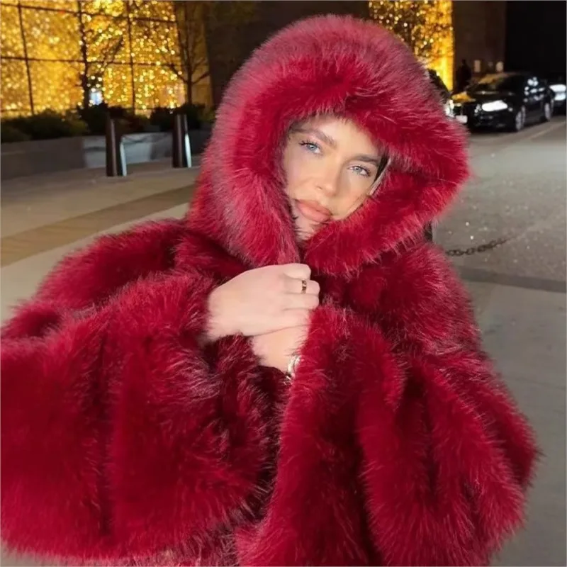 يتميز النمط الجديد من معطف الفرو النسائي العصري بصناعي سميك وعلوي من مزيج عصري