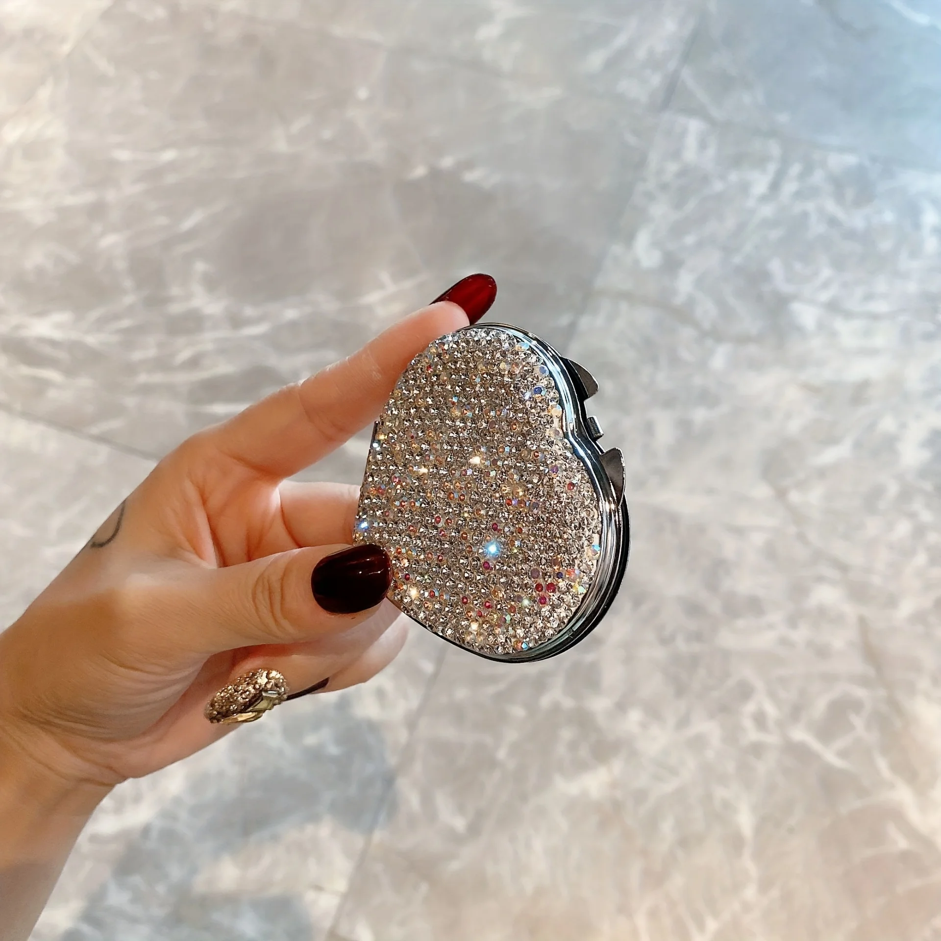 High-Profile Pocket Mirror with Artificially Diamond-Encrusted Heart-Shaped Folding Hd Reversible Mini Touch-Up Mirror