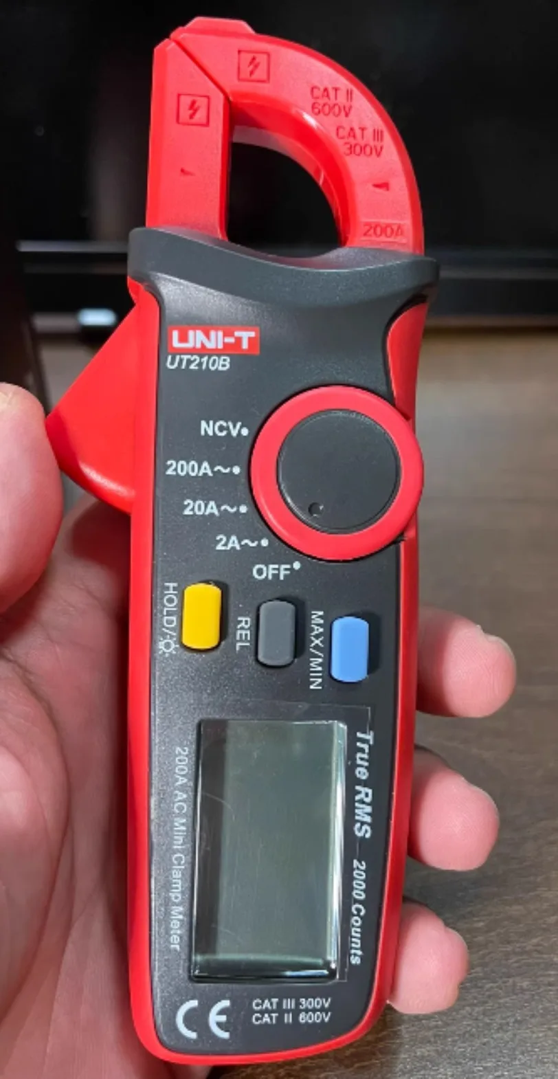 1pc UNI-T UT210B True RMS 200A AC Mini Clamp Meters Ammeter w/ NCV Bac*SY