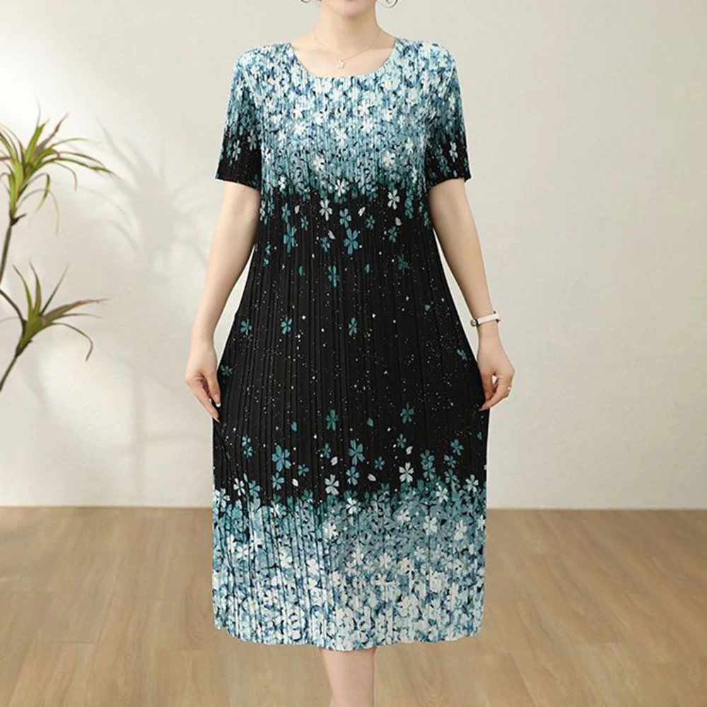 

New summer middle-aged mother's pleated dress with a stylish mid to long style, slim fit, elastic and fashionable pleated skirt