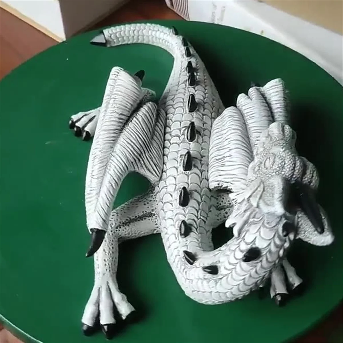 

B62B Белая голова летающего дракона и хвост, качающийся садовый кулон, украшение для сада, украшения для дома, поделки из смолы