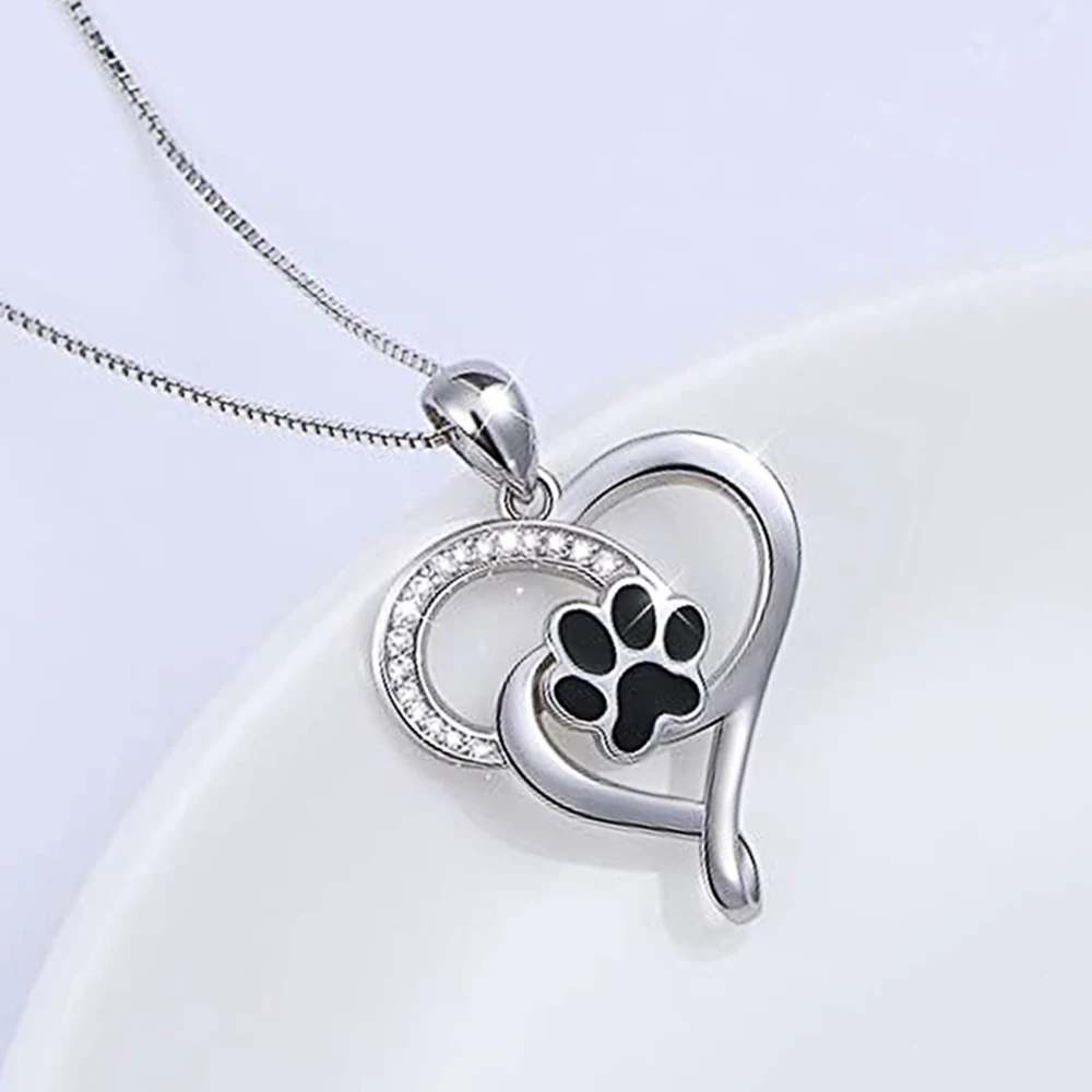 Huitan neu Design herzförmige Anhänger Halskette Silber Farb kette schöne schwarze Fußabdrücke Jubiläums geschenk Hochzeits schmuck