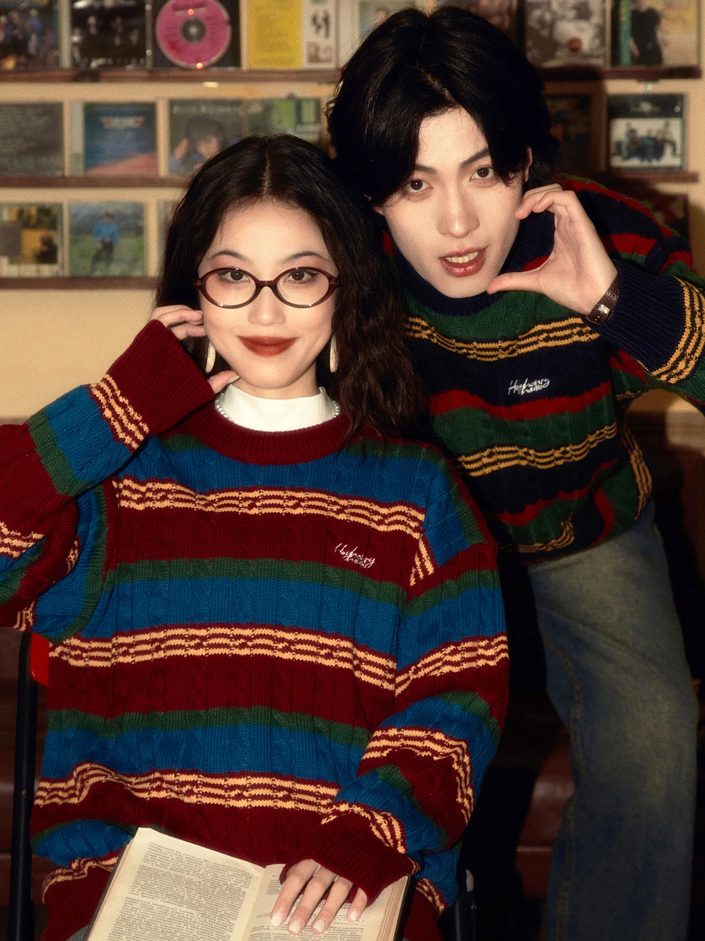 Otoño Invierno nuevo estilo Retro mujer rojo amarillo empalmado suéter de punto pareja traje suelto Casual verde negro suéter a rayas