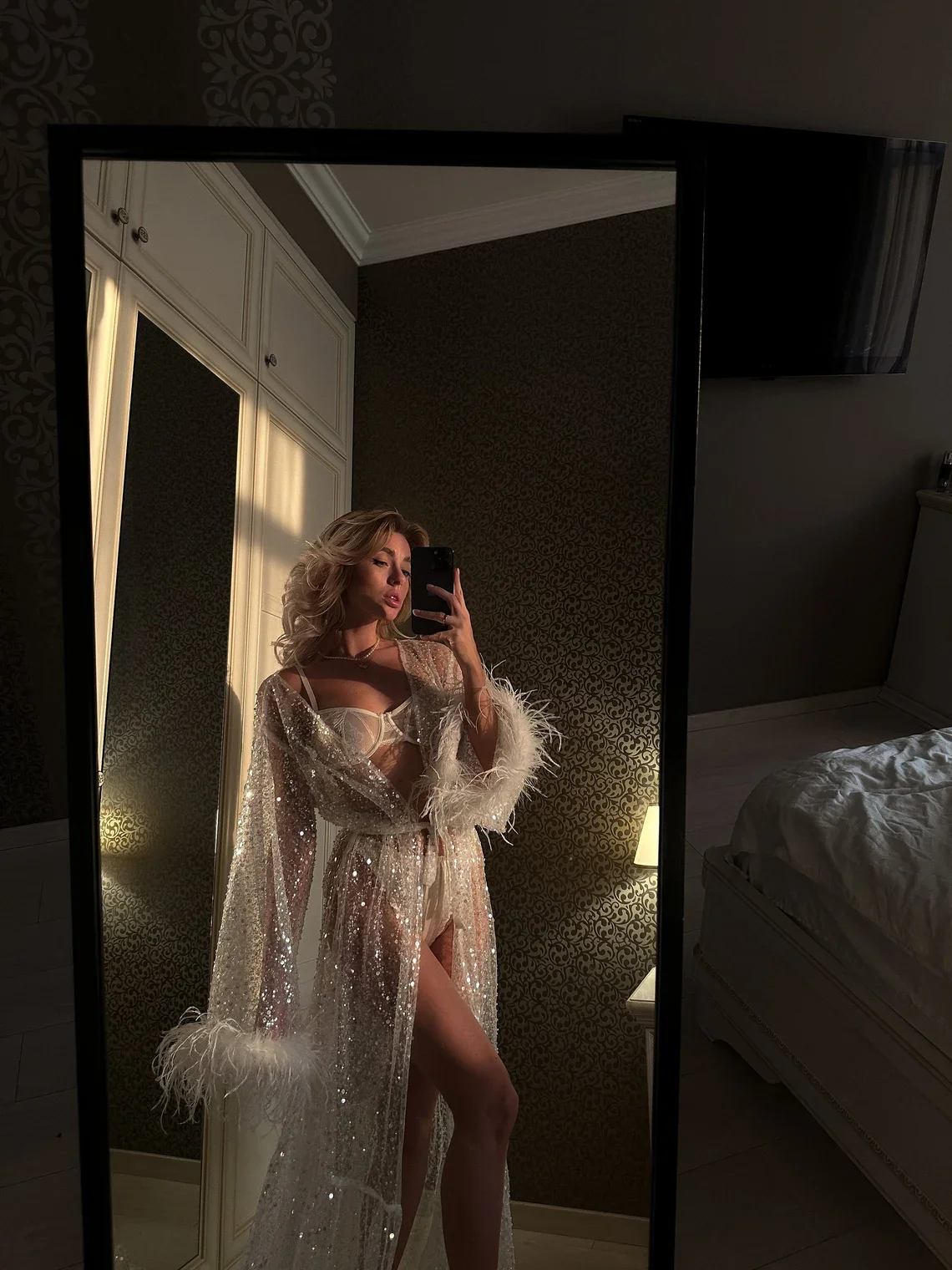 Luxury Bridal Diamond Wedding Robe Opulent Elegance Burlesque Transparent Shiny Robe for Bride Sequin White Boudoir Robe