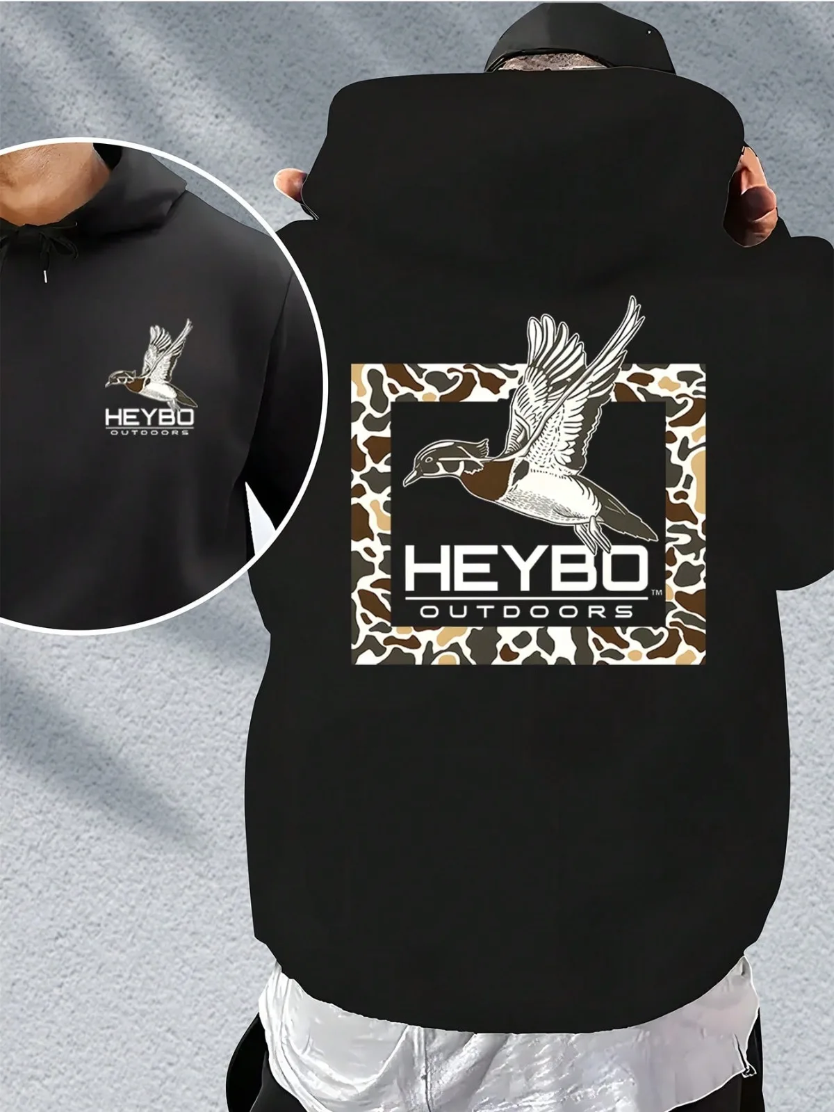 سويت شيرت بقلنسوة للرجال مع نمط العلامة التجارية الخارجية HEYBO OUTDOORS مع بدلة رياضية بعناصر البط البري والعناصر المموهة