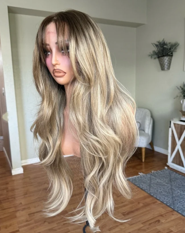 Wig Renda HD Bergaris Coklat Pirang Krem Ombre 13X4 dengan Wig Serat Tahan Panas Wig Tanpa Lem Wig Berlapis Gelombang Alami