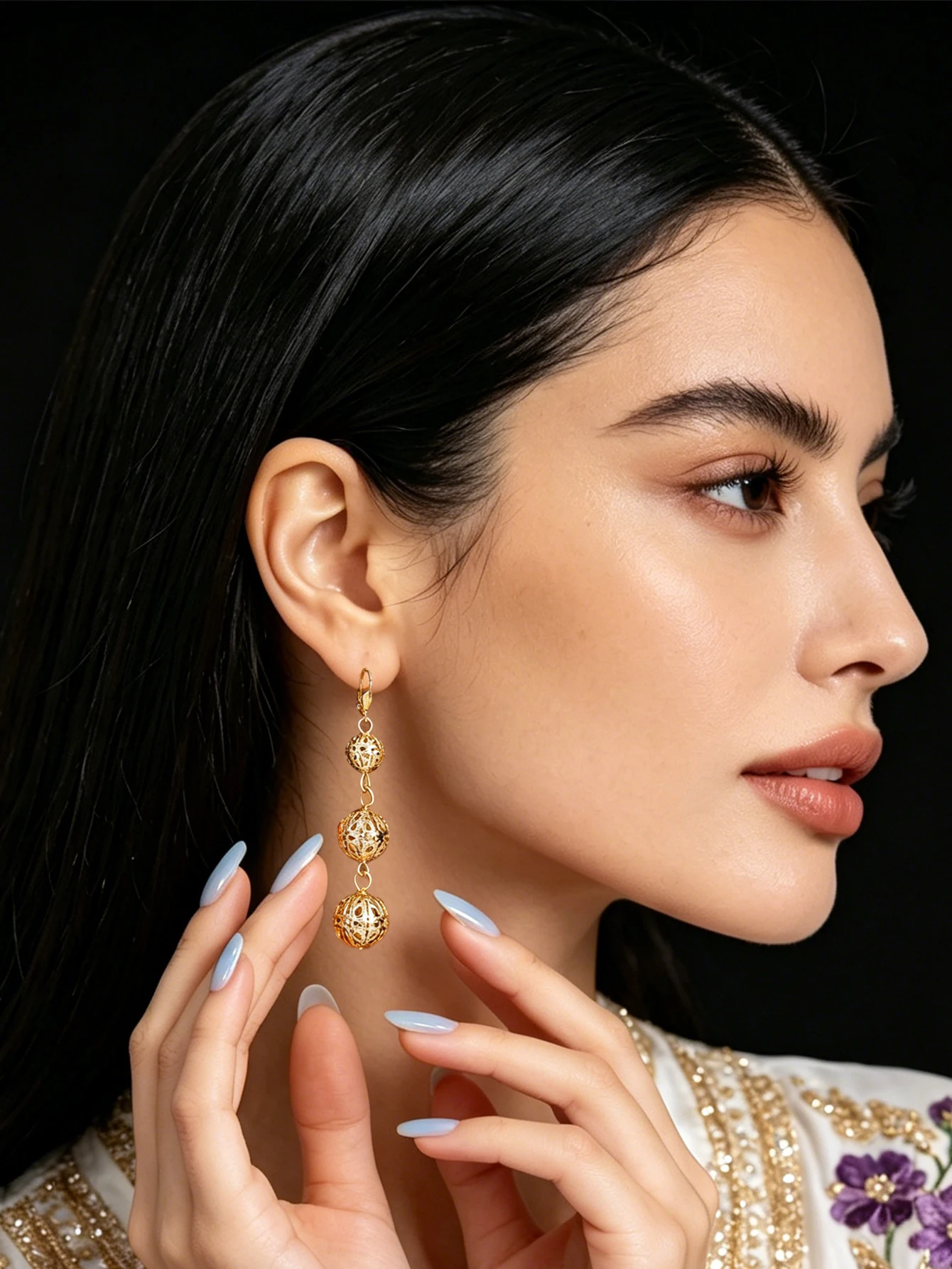 1 Pair of Arabic Vintage Women's Earrings with Hollow Spherical Filigree Craftsmanship, Featuring Three Hollow Gold Balls Arranged from Small to Large from Top to Bottom, Moroccan Algerian Caftan Plain Gold Wedding Earrings