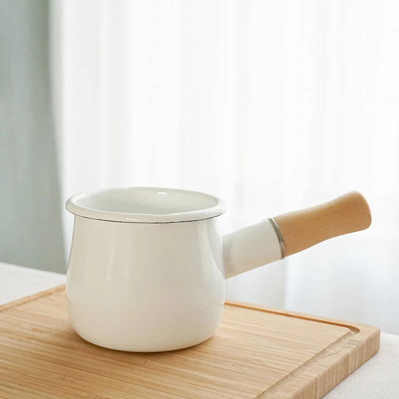 

Japanese Style Enamel Milk Pan With Wooden Handle Coffee Heating Pan Kitchen Double Nozzle Household Baby Food Cooking Pot ZA382