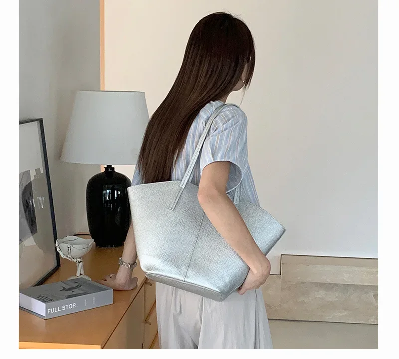 Neue High-End-Frauen Nische Vielseitige Große Kapazität Tragbare Einkaufstasche Einfache Koreanische Version Casual Mutter Kind Eimer Tasche