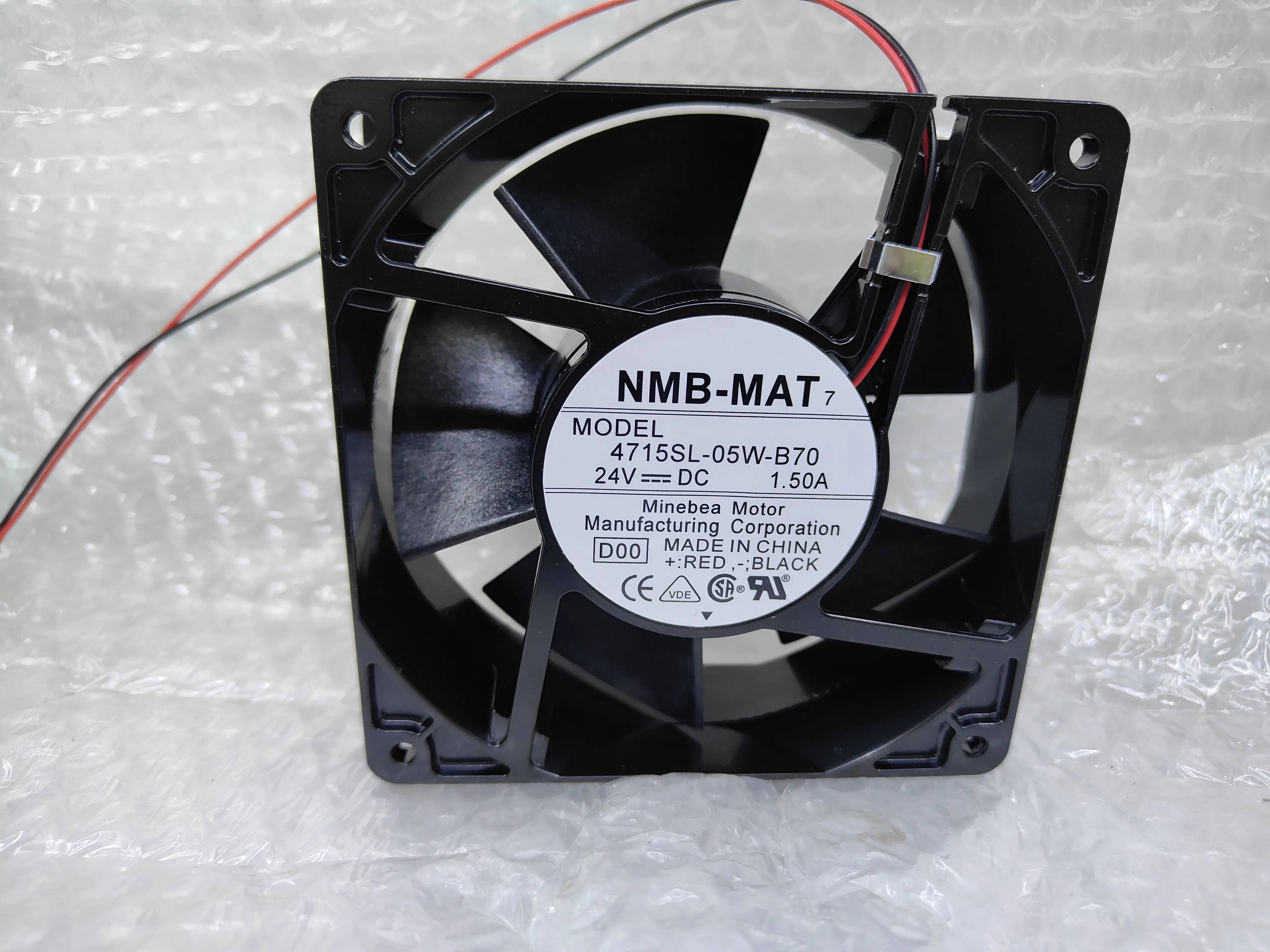 

NMB-MAT 4715SL-05W-B70 DC 24 В 1,50 А 120x120x38 мм 2-проводной охлаждающий вентилятор