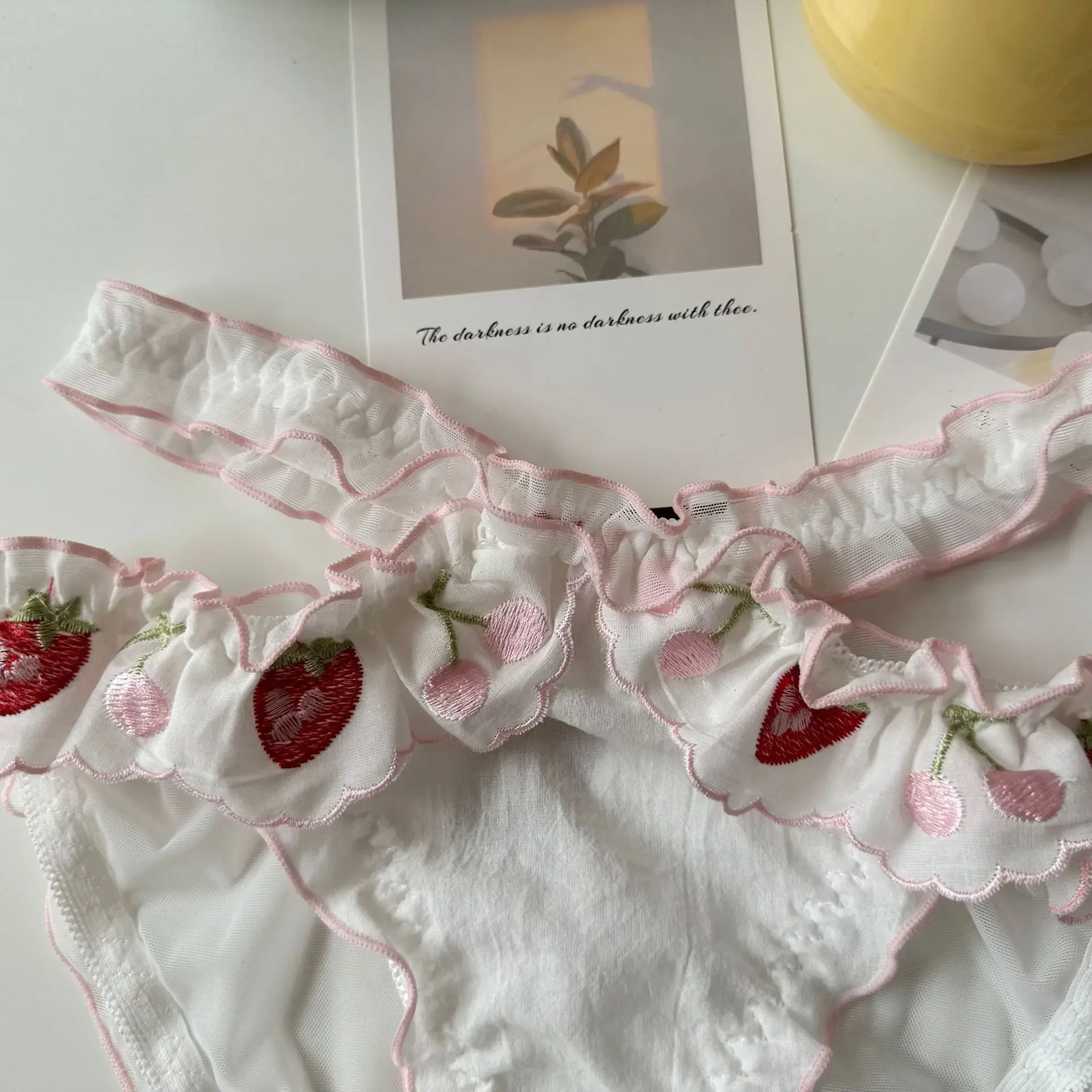 Embroidered strawberry sweet underpants beautiful panties home underwear female breathable cotton crotch sexy cute panties 2pcs