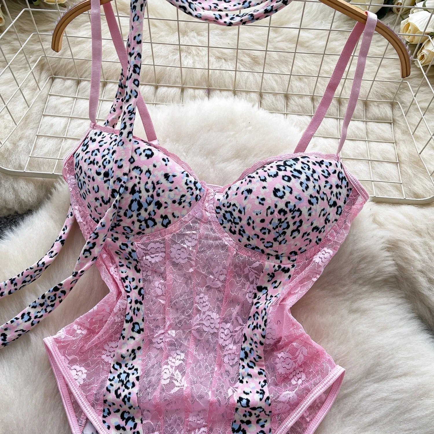 Body de encaje con estampado de leopardo rosa para mujer, cuello halter, tirantes finos, push-up, moldeador, lencería sexy, mono ajustado.