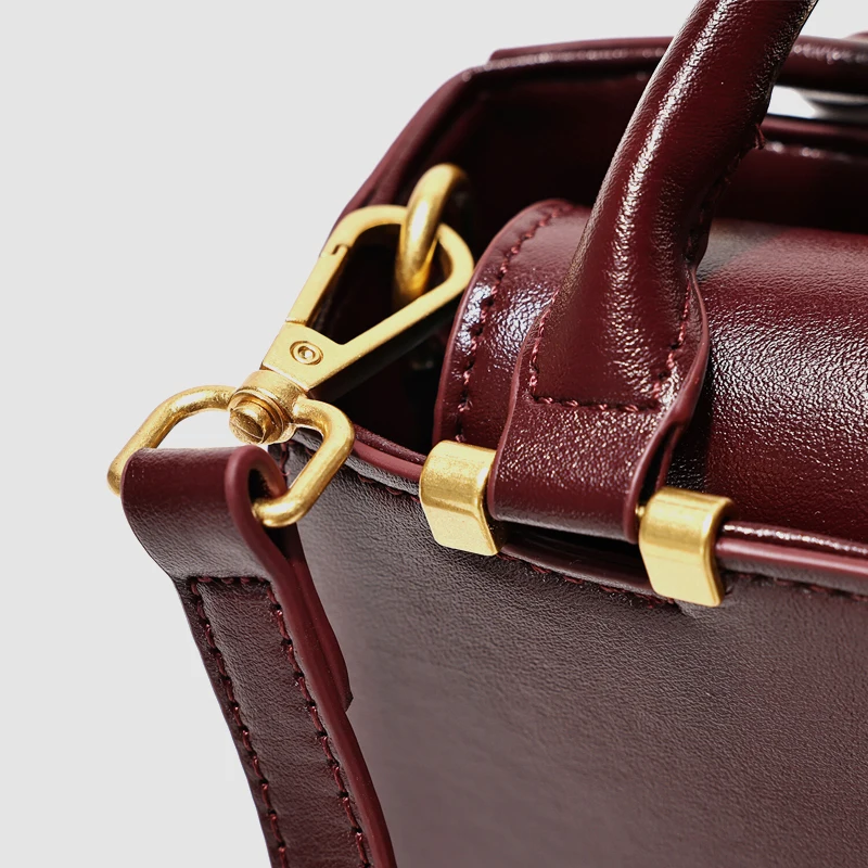 حقائب كلاسيكية صغيرة للنساء، حقائب يد ومحافظ فاخرة بتصميم 2026، جديدة في حقيبة كتف من البولي يوريثان العتيقة، مشمعة بالزيت، بمقبض علوي، مزينة بالخرز جودة عالية ًالشحن مجانا وصول الشحن السريع