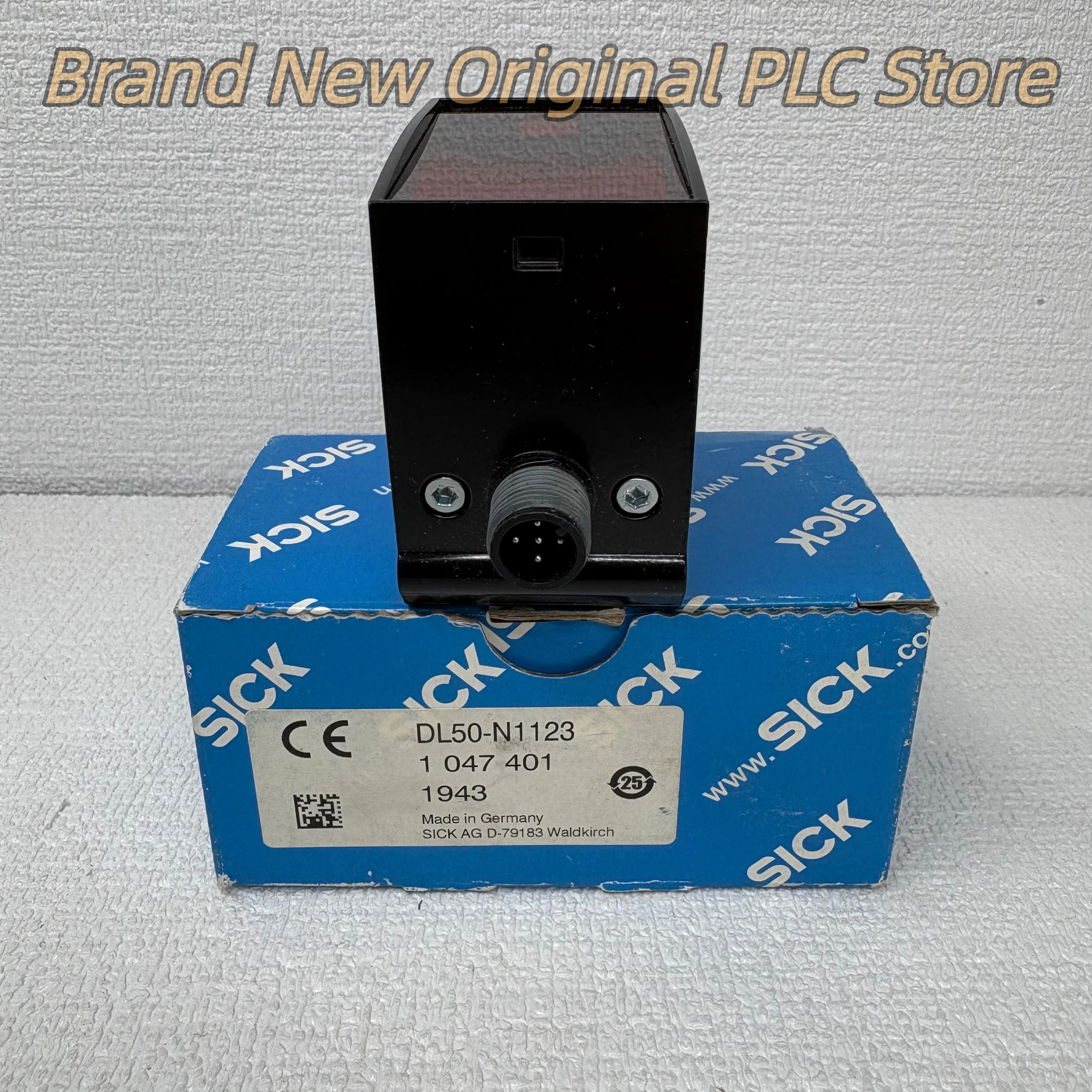 

DL50-N1123 1047401 лазерный датчик измерения расстояния 100% НОВЫЙ