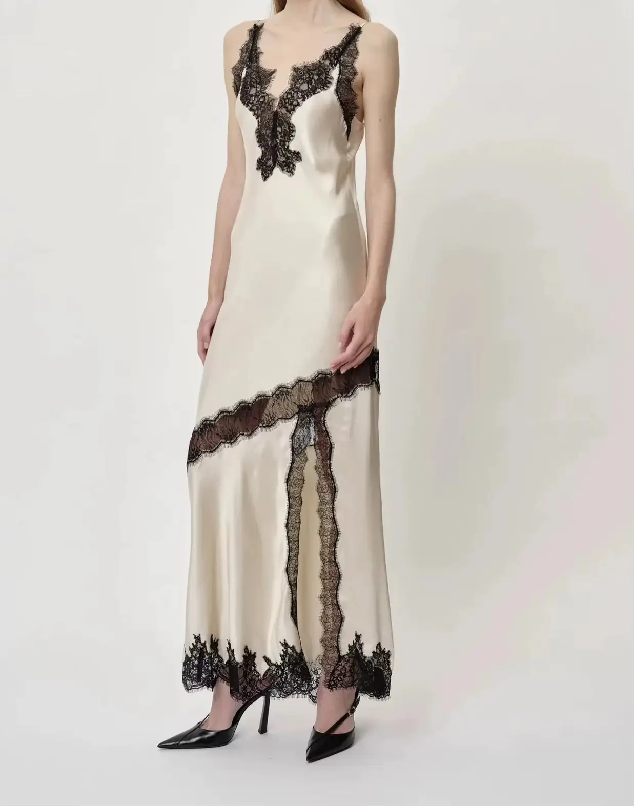 Women Backless Sexy Sling Robe Summer Lace Embroidery Patchwork V-Neck Sleeveless Fashion Ladies Maxi Dress