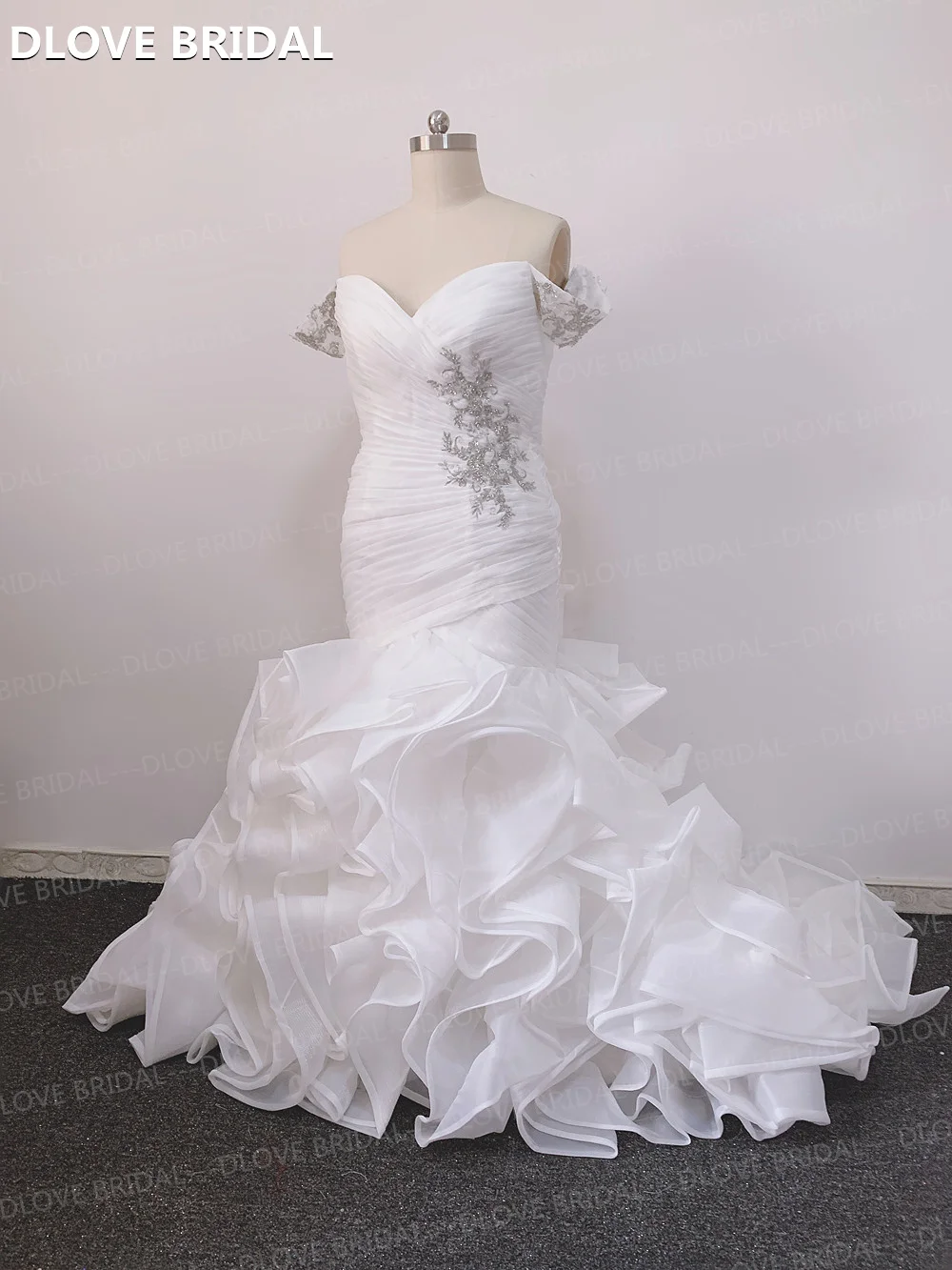 Robe de Mariée Sirène Élégante à Manches Cape, Tenue à Volants, pour les Patients, Quelles que soient les Vraies Photos