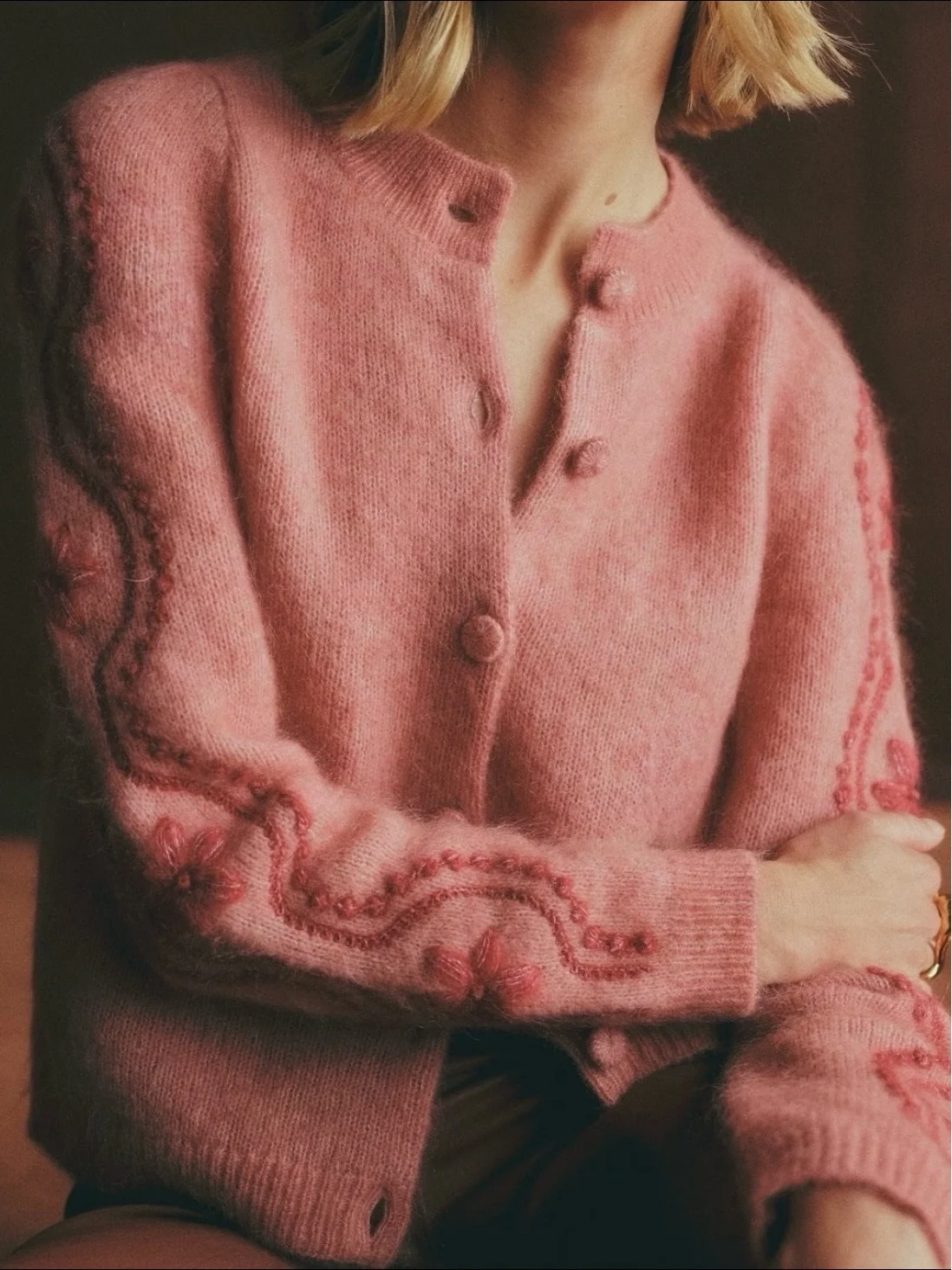 

HEIDD SE2026 Весенний плотный вязаный свитер ручной работы с вышивкой, длинными рукавами и круглым вырезом, женский, модный, премиум-качество