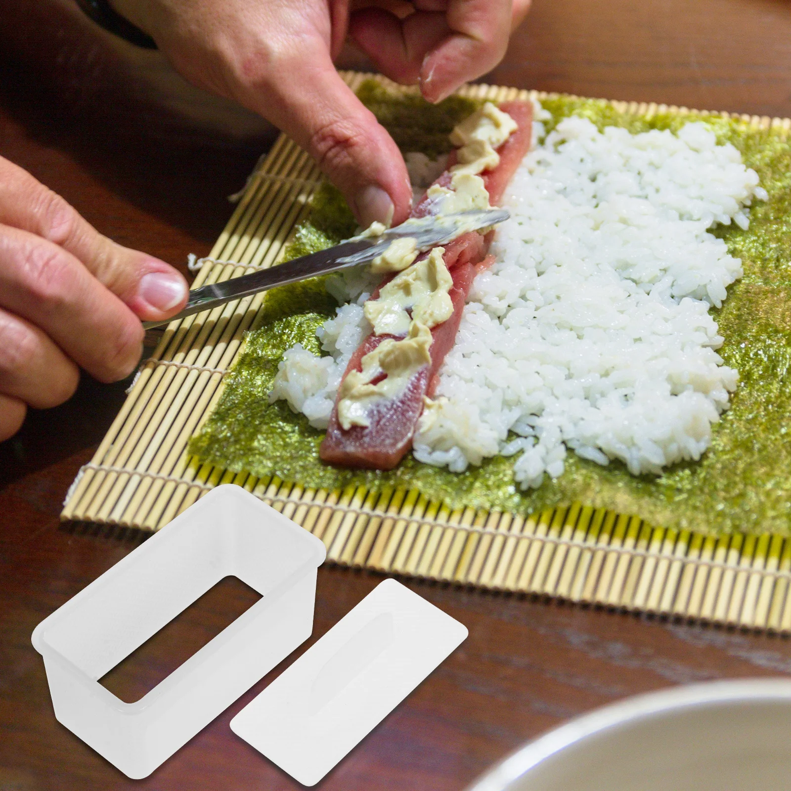 

2Pcs White Lovely Sushi Molds Simple Rice Ball Makers Non-Stick Household DIY Sushi Making Tools Making Molds