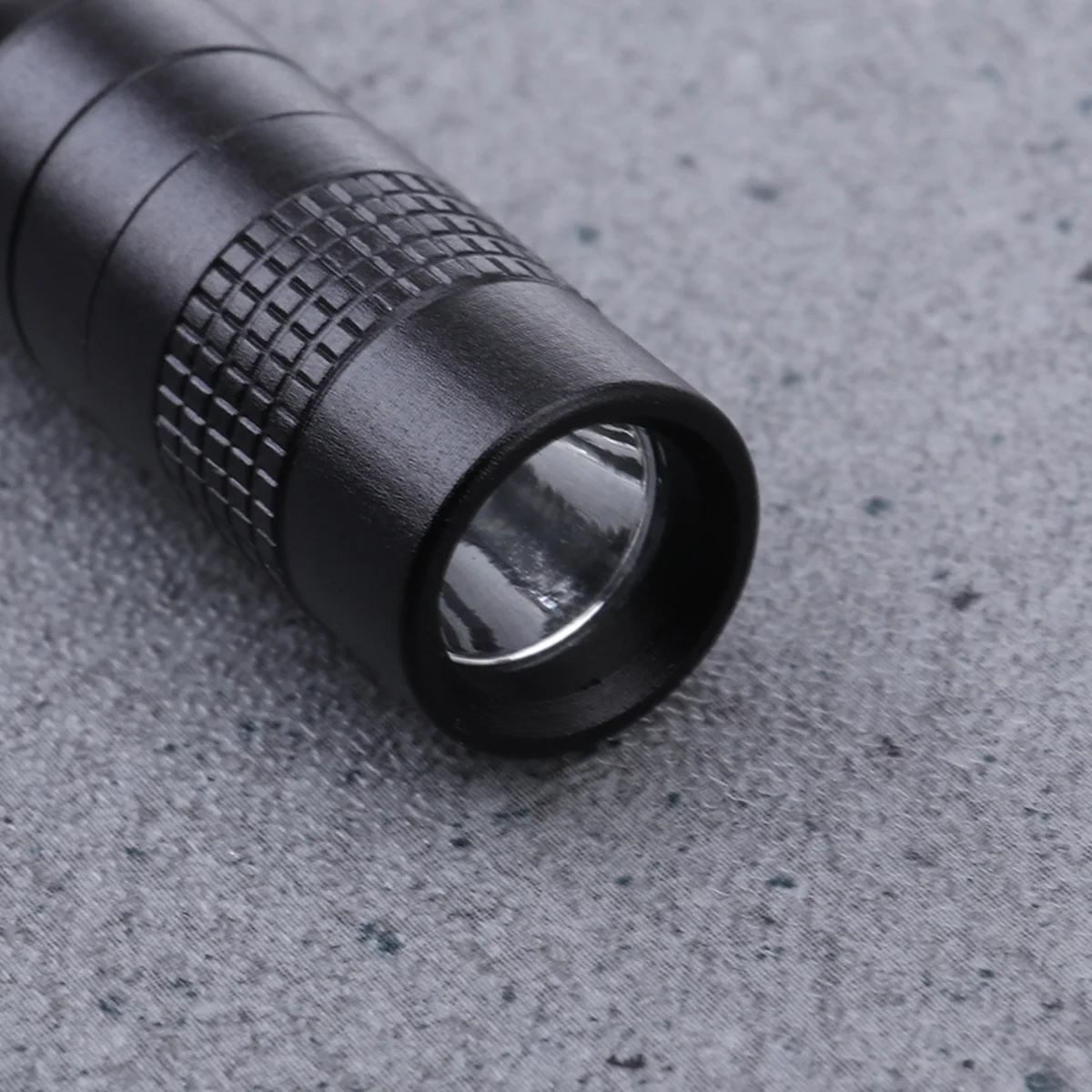 

Mini Pocket LED Pen Light Powered Heavy Duty Aluminum Alloy Body Ergonomic Handle Dustproof Portable Flashlight 133Mm