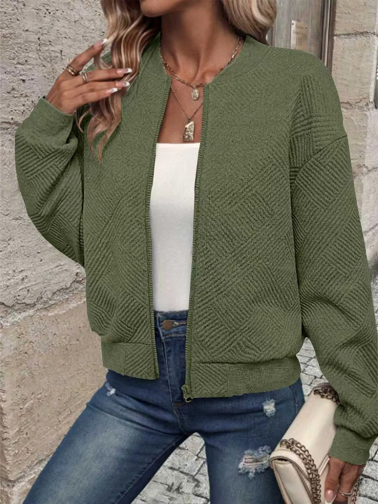 Dámská móda a ležérní dámská bunda na zip v mezinárodním obchodě s oblečením z Evropy, Ameriky a jihovýchodní Asie - náhled 4